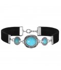 Choker met mooie zilverkleur elementen en blauwe stenen inleg.