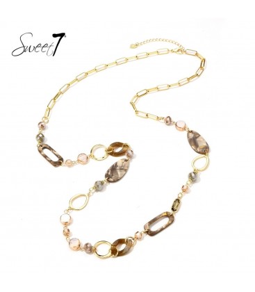 Camel kleurige lange halsketting met marmerdetail en goudkleurige accenten