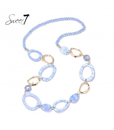 Halsketting met ijsblauwe kralen en goudkleurige schakels