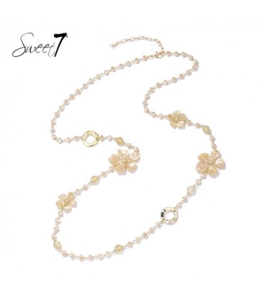 Halsketting camel kleurige tint met bloemaccenten met kralen