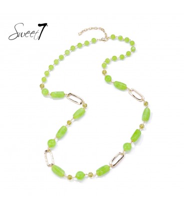 Halsketting met groene glaskralen en metalen schakels