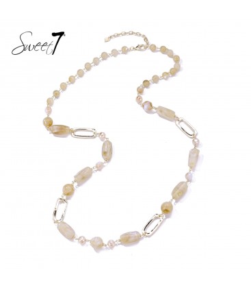 Halsketting met beige kralen en goudkleurige schakels