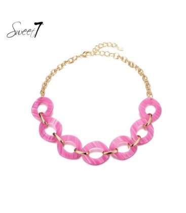 Halsketting met roze schakels en goudkleurige ketting